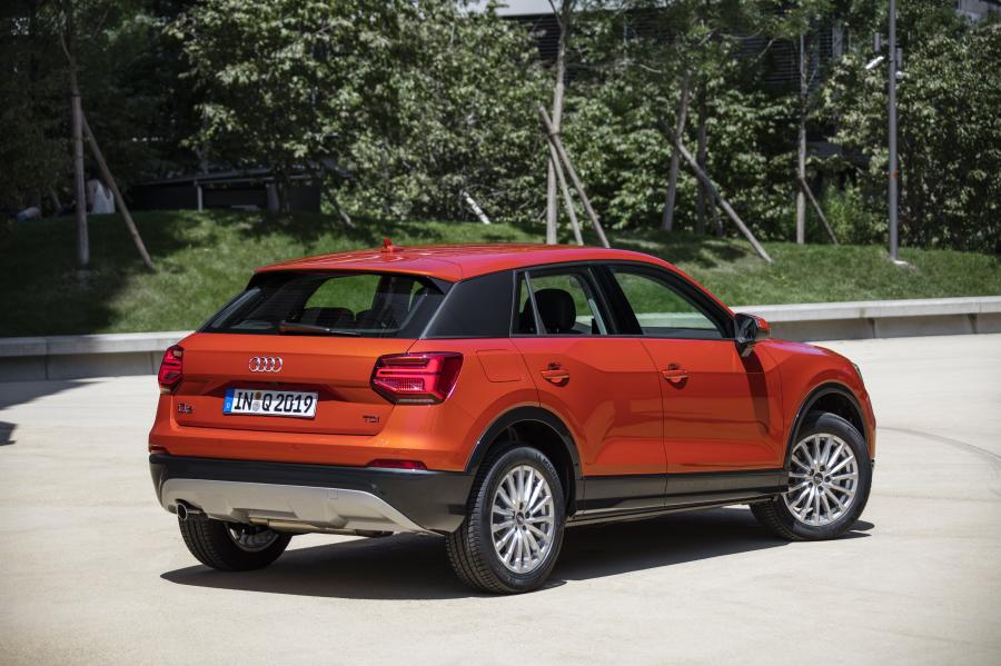  Audi Q2 TDI Design 2016 года  (WW) (фото 3 из 14)